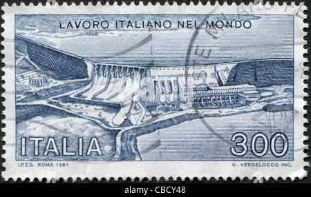 Italien - ca. 1981: Eine Briefmarke gedruckt in Italien, zeigt die Sao Simao Dam und Kraftwerk, Brasilien, ca. 1981 Stockfoto