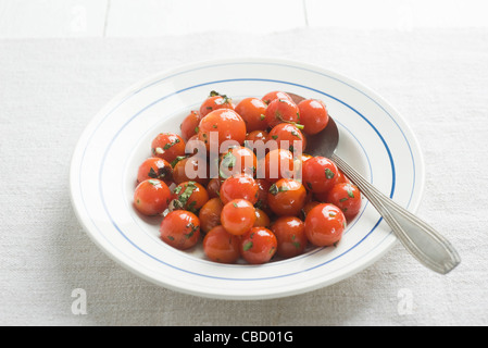 Cherry-Tomaten-Confit mit Kräutern Stockfoto