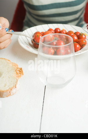 Cherry-Tomaten-Confit mit Kräutern Stockfoto