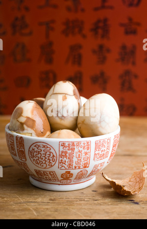 Knistern Eiern Stockfoto