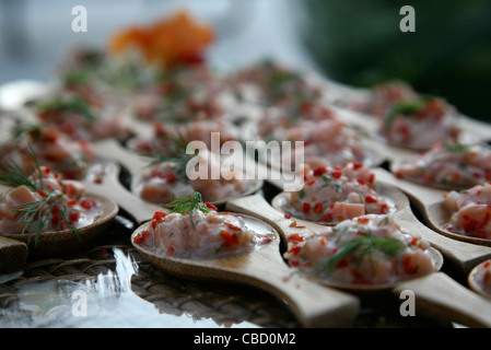 Krabbenfleisch mit Zitronen-Sauce und frischen Kräutern Stockfoto