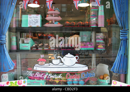 Kleine Geschäfte mit Süßigkeiten in London Stockfoto