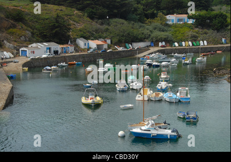 Boote in Port-de-la-meule an der Côte Sauvage, die wilde Küste, von L'IÎe d'Yeu, Insel Yeu, im Atlantik der Vendee, Frankreich Stockfoto