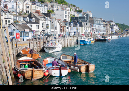 Ausschreibungen vertäut am Kai in Looe, Cornwall, England, UK Stockfoto