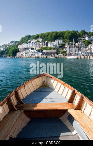 Wasser-Taxi durchquert der Fluss Looe in Looe, Cornwall, England, UK Stockfoto