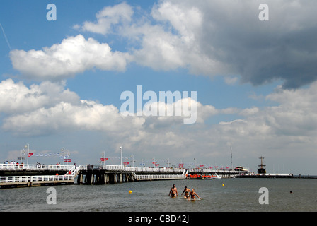 Der schöne 512 Meter langen hölzernen Pier von Ostseebad Sopot in Pommern in der Nähe von Gdansk Stockfoto