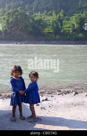 Nepalesische Kinder auf Sun Kosi Fluß, Nepal, Asien Stockfoto