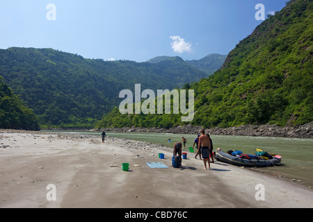 Wildwasser rafting auf Sun Kosi Fluß, Nepal, Asien Stockfoto