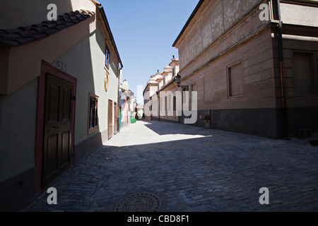 Das Goldene Gässchen, eine wichtige touristische Attraktion in Prag, Tschechische Republik, 1. Juni 2011. Das Goldene Gässchen wurde Stockfoto