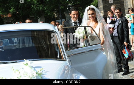 Italienischer Fußballspieler und-Trainer Gianluigi Buffon (links) auf 16. Juni 2011 heiratete in Prag Tschechische Model Alena Seredova (rechts). Stockfoto