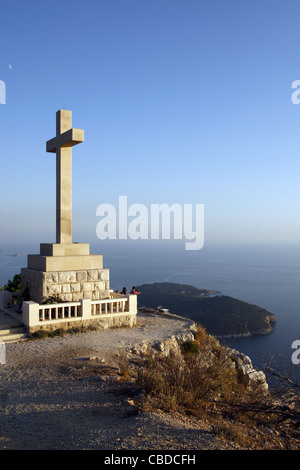 Denkmal am Berg SRD über DUBROVNIK Altstadt DUBROVNIK Kroatien 5. Oktober 2011 Stockfoto