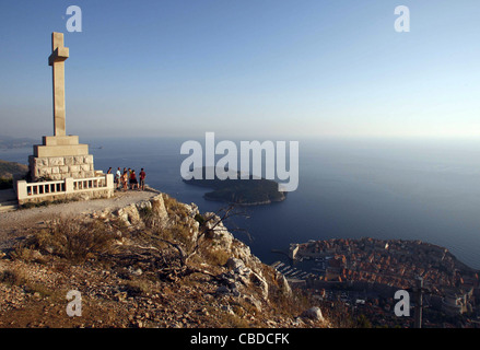 Denkmal am Berg SRD über DUBROVNIK Altstadt DUBROVNIK Kroatien 5. Oktober 2011 Stockfoto