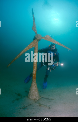 Scuba Diver und Windmühle Skulptur zum ersten in der Welt Unterwasser museum Leaders' Gasse oder sowjetischen Atlantis Stockfoto