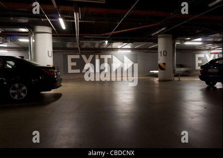 Einem unterirdischen Parkplatz, Garage, am Einkaufszentrum Fenix Galerie Vysocanska in Prag, Tschechien.  (CTK Foto/Rene Stockfoto