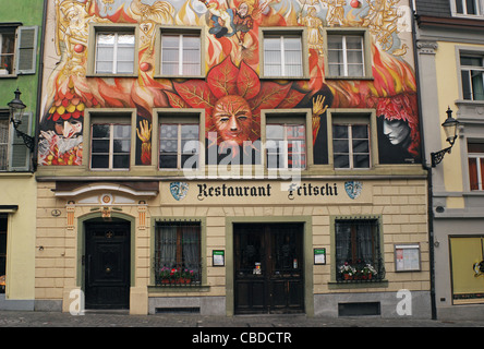 Bunte Fassade Malerei des Restaurant Fritschi an Platz Sternenplatz, Luzern, Schweiz Stockfoto