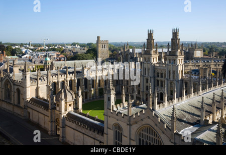 Die Türme des All Souls College (Luftbild). Der University of Oxford. Oxfordshire. England. Stockfoto