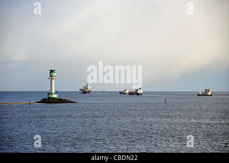 Schiffe in der Ostsee nach dem Verlassen der Nord-Ostsee-Kanal, Schleswig-Holstein, Bundesrepublik Deutschland Stockfoto