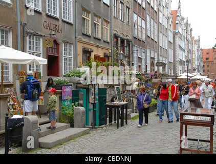 Shopping Straße Ulica Mariacka in der Altstadt von Danzig, Danzig mit Verkäufer, Amber und Kunsthandwerk Stockfoto