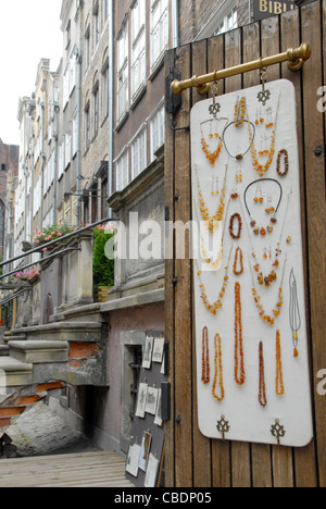 Schmuck aus Bernstein der Ostsee auf den Verkauf in der Altstadt von Danzig, Pommern, Polen Stockfoto