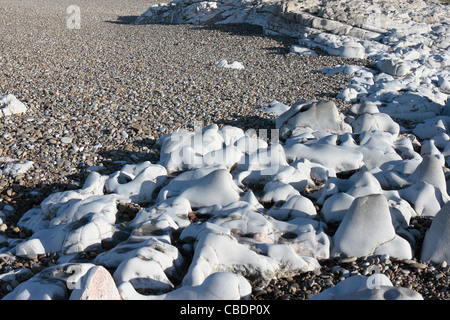 Ausgewaschene Felsen auf Ogmore Beach Stockfoto
