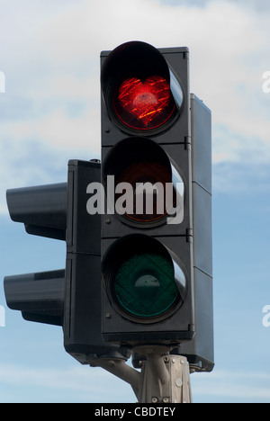 Ampel mit roten herzförmigen in Akureyri in Island Stockfoto