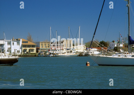 Beaufort, NC, Innenstadt und Marina betrachtet von Karotte-Insel in der Rachel Carson-Mündung zu bewahren, Carteret County. Stockfoto