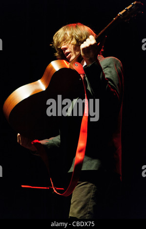 Thurston Moore von Sonic Youth führt in Rom während abgebrochen-Gedanken-Solo-Tournee. Stockfoto