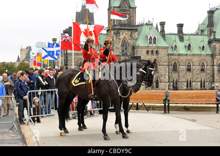 Royal Canadian Mounted Police im Dienst an der Nationalpolizei und Frieden Offizier Memorial am Parliament Hill. 26. September 2010 Stockfoto