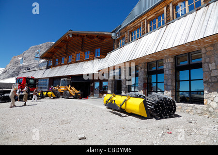 Die Zugspitze-Zugspitzplatt-Plateau Gletscher Station - Gletscher-Bahnhof, Restaurants und Seilbahn zum Gipfel Stockfoto