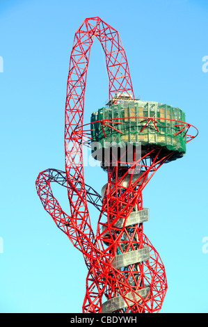 Arcelormittal Orbit Skulptur London 2012 Olympic Park Krane in Arbeit auf der Beobachtung Plattform, Stratford, Newham East London England UK entfernt Stockfoto