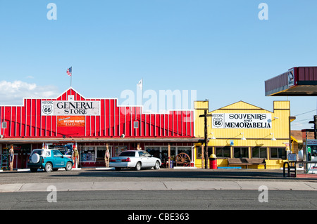 Die historische Route 66 Verkehr Zeichen National Highway Arizona American General Store Stockfoto