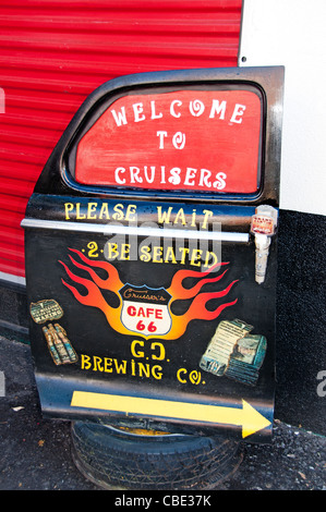 Restaurant Kreuzer Historic Route 66 Verkehr Zeichen National Highway Arizona American Stockfoto