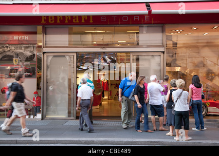 Ferrari Store Via Tomacelli Street, Rom, Italien Stockfoto