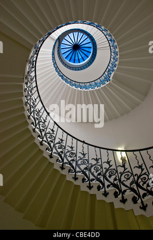 Die Tulpe-Wendeltreppe von Inigo Jones in der Klasse 1 aufgeführten Weltkulturerbe Queens House Greenwich London England Stockfoto