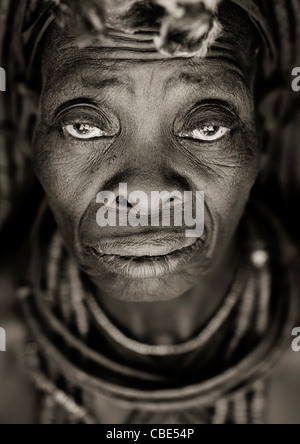 Alten Himba Frau, Angola Stockfoto