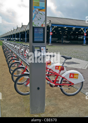 Fahrrad Fahrrad-Verleihstationen in Belgien; Europa Stockfoto