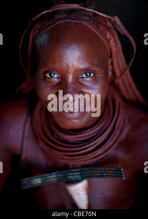 Muhimba Frau lächelnd, Dorf Elola, Angola Stockfoto