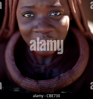 Muhimba Frau mit einem Kupfer-Halskette, Dorf Elola, Angola Stockfoto
