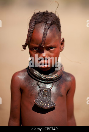 Muhimba junges Mädchen mit einem Kupfer-Halskette, Dorf Elola, Angola Stockfoto