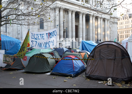 Zelt-Stadt besetzen Protest vor dem St. Pauls in London England Uk United Kingdom Stockfoto