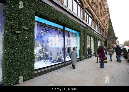 Harrods Kaufhaus Knightsbridge Christmas shopping-Fenster zeigt London England Vereinigtes Königreich Großbritannien Stockfoto