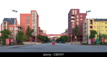 Der Eingang zu Anting New Town, einem Wohngebiet im deutschen Stil erbaut am Stadtrand von Shanghai, Jiading District, China Stockfoto