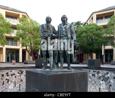 Goethe-Schiller-Denkmal in Anting New Town, eine Replik der Statue der Ernst Rietschel. Shanghai, Jiading District, China Stockfoto