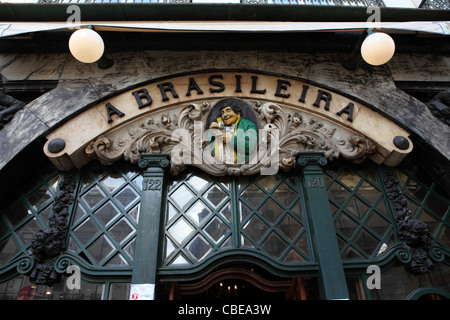 Melden Sie für das Café Brasileira in Lissabon, Portugal. Stockfoto