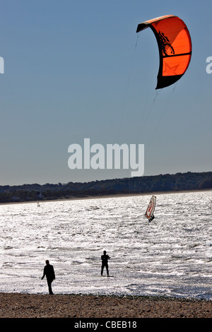 Windsurfer aus Westen Wiese Beach Stony Brook Long Island NY Stockfoto
