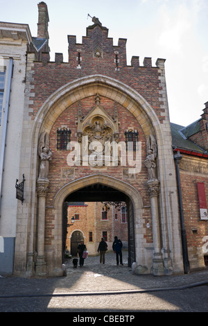 Mittelalterliche Tor zum Gruuthuse Museum in Brügge Stockfoto