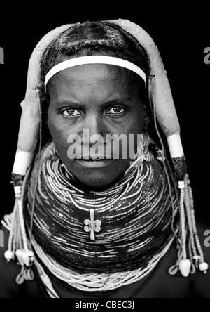 Mwila Trägerin der Vilanda Halskette, Chibia Bereich, Angola Stockfoto