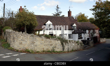 Das Äußere des Royal Oak public Haus im Dorf von Cardington, Shropshire, England. Stockfoto