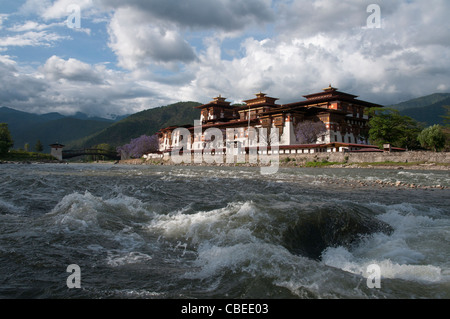 Blick auf den Dzong in Punakha. Bhutan Stockfoto