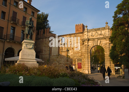 Piazza Matteotti Platz vor der Teatro Olimpico zentrale Vicenza Veneto Region Nord Italien Europa Stockfoto